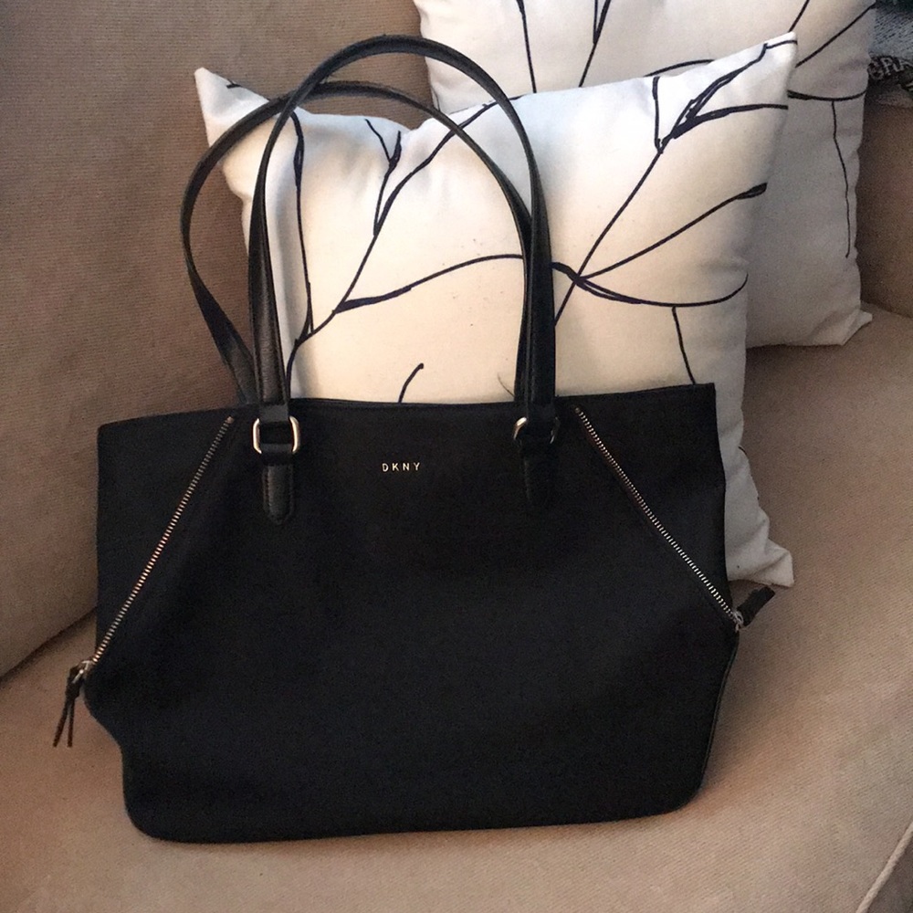 NWOT Black DKNY Convertible bag